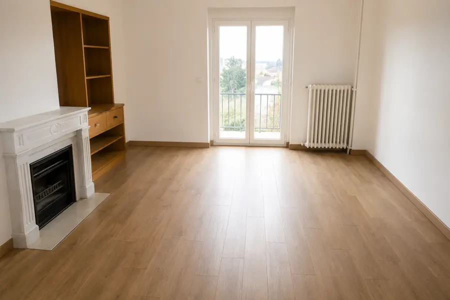 Après — Salon très encombré