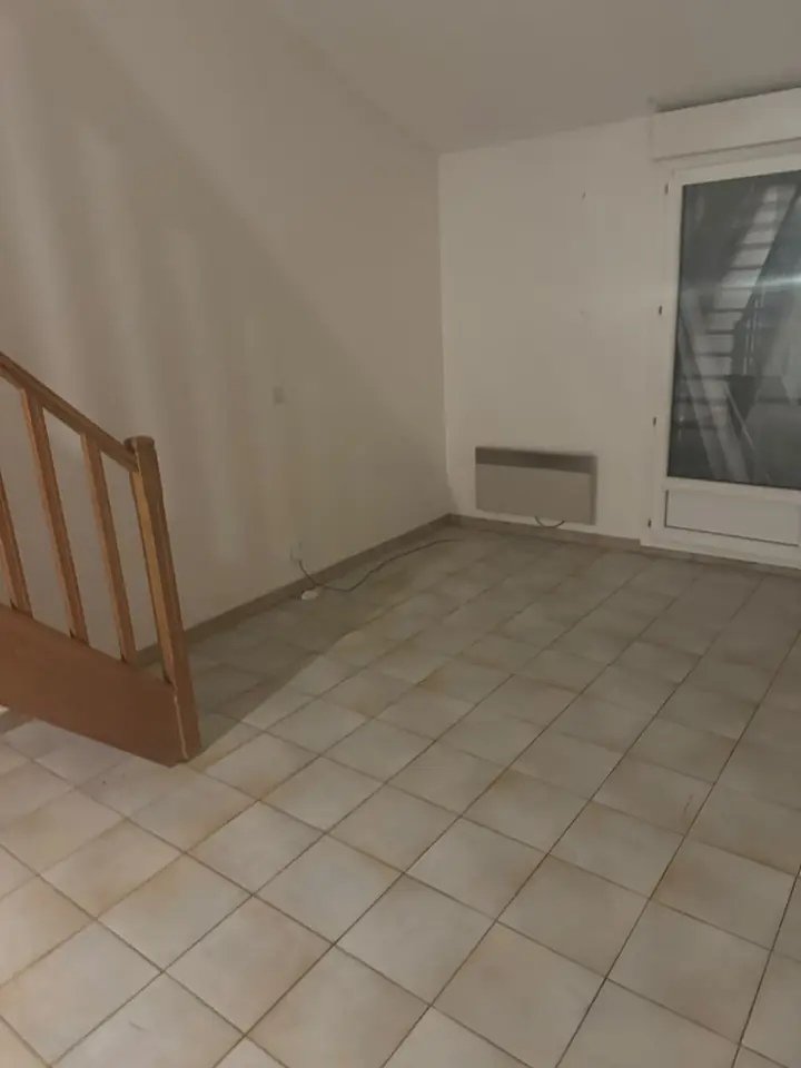 Pièce de vie remise en état après nettoyage